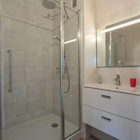 Apartment Studio Central A Jean De Luz Avec Wi-fi Gratuit, Cuisine Equipee Et Ascenseur - Fr-1-4-683